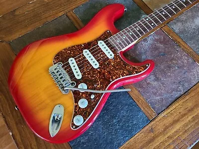 G&L Legacy Strat USA SSS W/ohsc - Cherry Burst • $1095