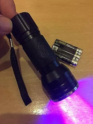 21 LED UV Torch Counterfeit Fake Bank  Money Detector FREE BATTERIES • £7.95