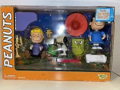 Halloween Peanuts The Great Pumpkin Charlie Brown Memory Lane 3 Figures • $49.99