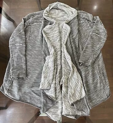 Free People In The Loop Open Front Zip Sleeve Distressed Pockets Knit Shawl Sz M • £14.45