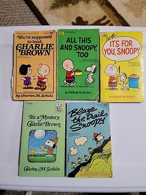 Lot Of 5 Vintage PEANUTS CHARLIE BROWN SNOOPY Books Charles M Schulz  • $8.25