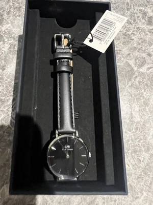 $150 • Buy Daniel Wellington Watch - New In Box - Unwanted Gift  - Black