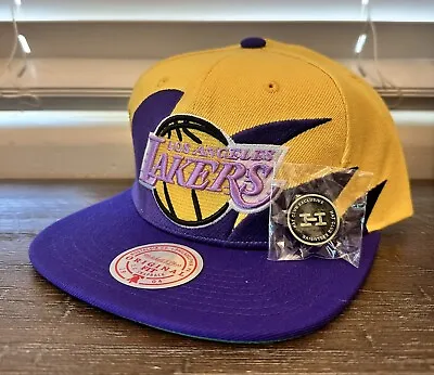 MITCHELL & NESS SHARKTOOTH LOS ANGELES LAKERS SNAPBACK HAT + Hat Club Pin • $29.99