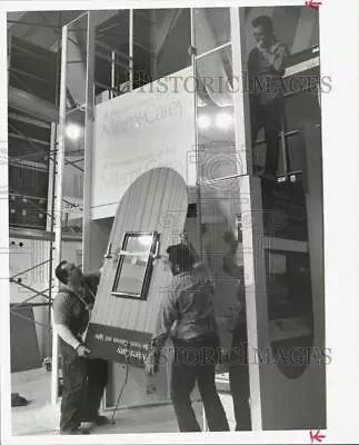 1973 Press Photo Workers Set Up Miami-Carey Exhibit At Home Builders Convention • $16.99