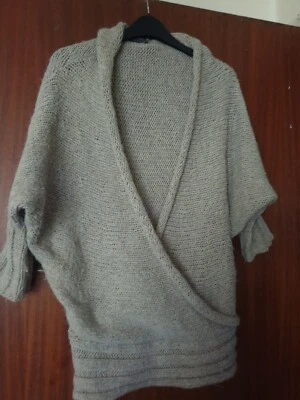 £10 • Buy Topshop  Beige Jumper Kimono Sleeves Size 16