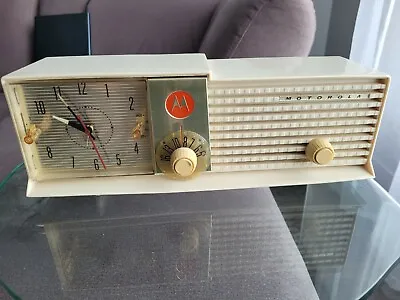RARE Vintage Motorola Volumatic Clock Radio 57 CD  • $149.99