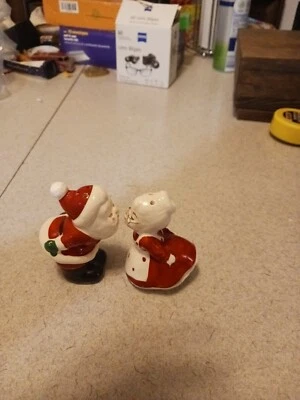 $5.99 • Buy Vintage Christmas Kissing Santa & Mrs Claus Salt And Pepper Shakers Set Japan
