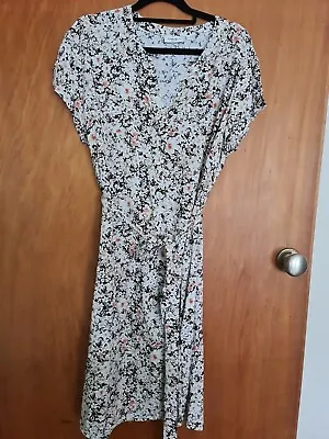 $15 • Buy Jeanswest Dress Size 16