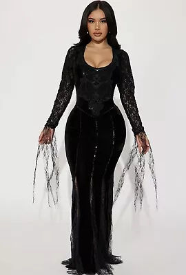 Adult Women Morticia Addams Costume • $40