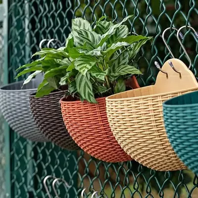 Flowerpot Wall-mounted Plastic Hanging Outdoor Garden Decor Planter Bucket Yard • £11.99