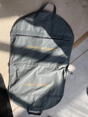 £0.99 • Buy Robert Goddard Suit Carrier