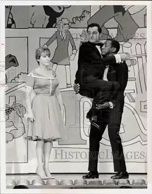 1965 Press Photo Martha Raye Joins Host Danny Thomas And Bill Cosby On A TV Show • $15.99