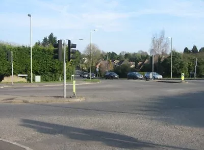 Photo 6x4 Five Ways Junction Kempshott The Traffic Waiting At The Lights  C2009 • $2.49