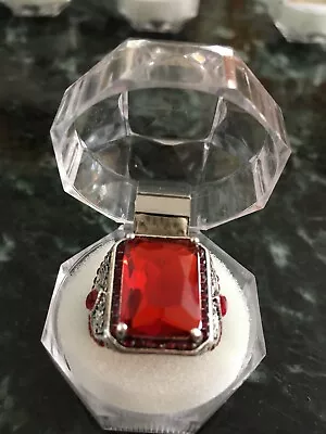 BEAUTIFULLY DETAILED RED CRYSTAL WOMEN'S OR MEN'S RING Size 10 • $6.95