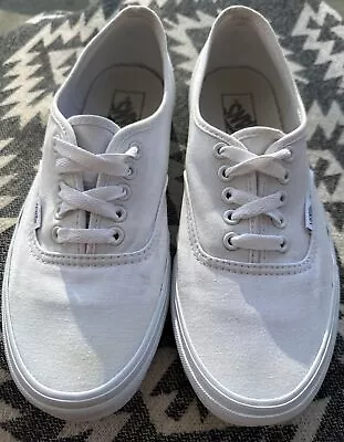 Size 8 - VANS Men’s Doheny Triple White • $25.99