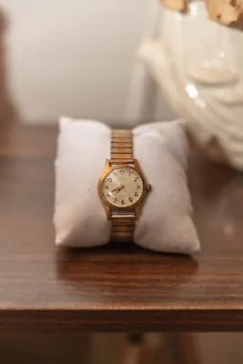 Vintage VANTAGE Manual Watch 17 Jewels Runs Women's Watch • $5