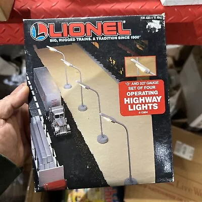 LIONEL  OPERATING HIGHWAY LIGHTS 4 PK Lighted Train Lighting 6-12804 NEW • $23.99