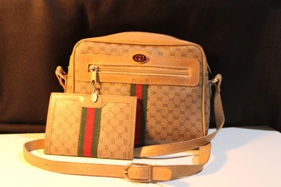 $500 • Buy Vintage Gucci Pocket Book And Wallet - Set
