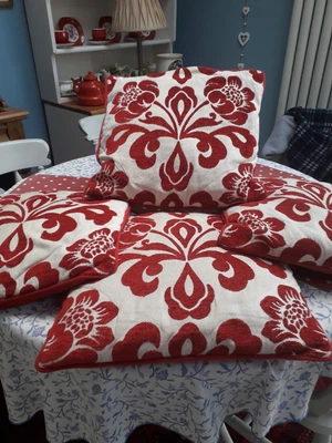 £10 • Buy Lovely  Set Of 4 Cranberry And Cream Cushion  Covers 18inch Square  In Gd.con
