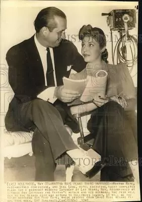 1941 Press Photo Actress Martha Raye And Fiance Neal Lang In Hollywood. • $19.99