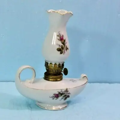 VTG. MOSS ROSS PORCELAIN SMALL GENIE ALADDIN OIL LAMP W/MATCHING SHADE JAPAN • $12.95