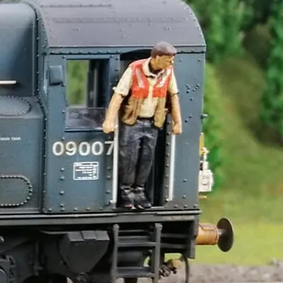 Painted O Gauge Figure 1/43rd Detailed Miniatures- Class 08 Crew Holding Rails • £18