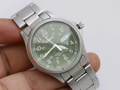 Vintage Seiko V743 8060 Green Dial Men Quartz Watch Japan Round Shape 39mm • $94.34