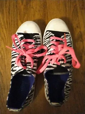 Miley Cyrus Max Azria Zebra Print Sneakers Shoes Womens Size 8 Lace Up Canvas • $16