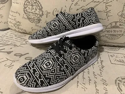 TARGET MOSSIMO Supply Co WOMENS MEMORY FOAM SHOES SNEAKERS Black & White AZTEC • $14.99