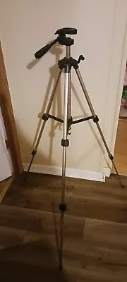 Vivitar Tripod 120se Height Max 4.5 Feet Folds Up . Has Level And Adjustablefeet • $12