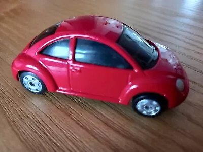 VW VOLKSWAGEN NEW BEETLE MAISTO RED 70mm LONG • $3.08