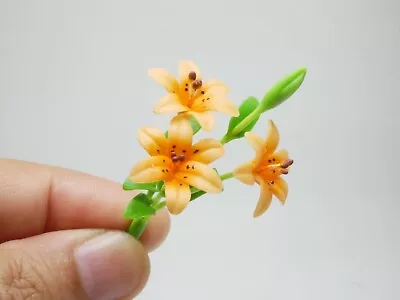 1 Pc Miniature Lily Flower Clay Dollhouse Handmade Garden Decoration 1/12 • $1.99