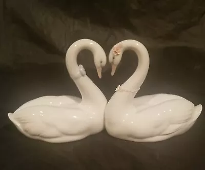 LLADRO Porcelain  ENDLESS LOVE  Swans Figurine #6585  Retired • $89.85
