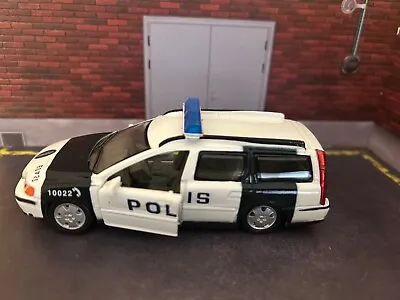 Volvo V70 Wagon Helsinki Police Finland Car Model Toy Diecast Amercom 1:43 • £9.98