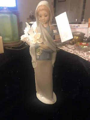 Vintage Figurine Figure LLADRO WOMAN WITH LILIES 9-1/4” Tall • $99