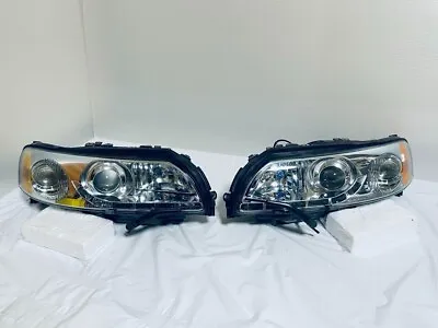 Volvo V70 Headlight With Wiper • $350