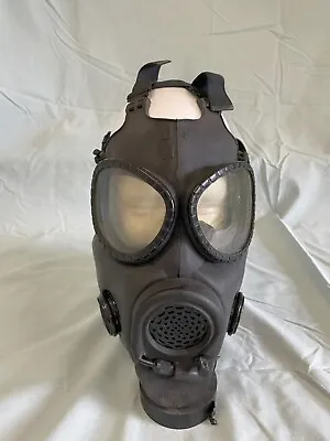 Vintage Military Issue Gas Mask M17A1 Size Medium • $50