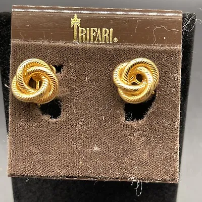 $12.99 • Buy Vintage Crown Trifari Small Gold Tone Love Knot Earrings Clip On