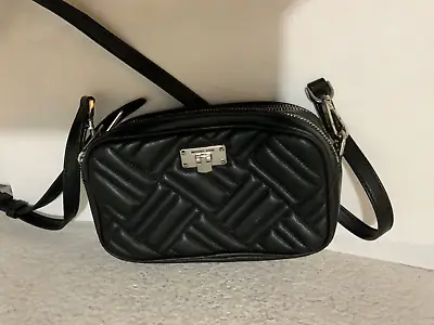 Michael Kors MK Peyton Quilting Leather Small Camera Crossbody Bag Black$368 • $55