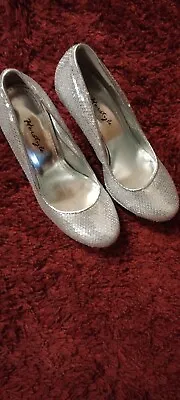 Her Style 5 Inch Silver Sequined Heels • $8