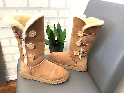 UGG F19010L Bailey Button Triplet II Women's Sz 6 Boots Chestnut S/N 1873-GREAT! • $36