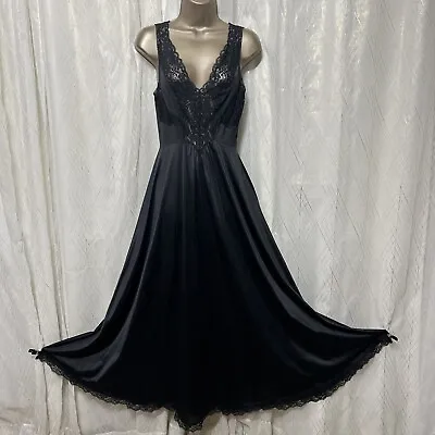 VTG M L Olga Esque Tall Nightgown Black Vanity F Lace Bodice Gown Negligee Sweep • $79.99