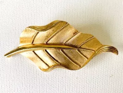 Vintage CROWN TRIFARI Brushed Engraved Gold Tone Leaf Brooch • $6.99