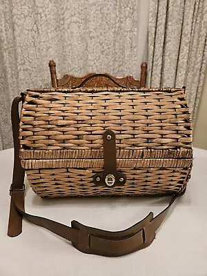 Wicker Picnic Basket Wine Bottle Carrying Case With Strap • $20