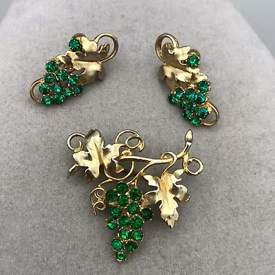 Lisner Green Grape Cluster Screw Earrings & Brooch Gold Tone • $20