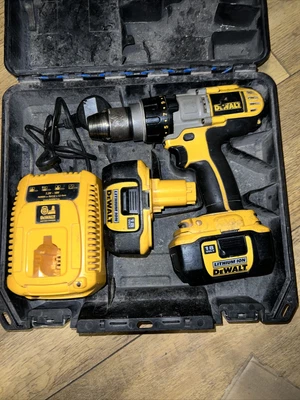 £33 • Buy Faulty Dewalt Combi Drill 12 X 2ah 18V Lithium Batteries & DE9135 Charger + Case