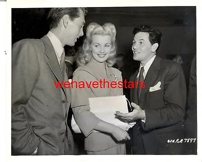 Vintage Dolores Moran John Garfield Robert Hutton 40s CANDID Publicity Portrait • $39.96