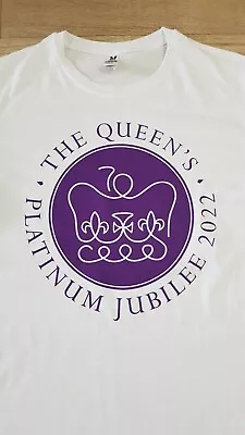 Queens Platinum Jubilee T-shirt L Large • £12