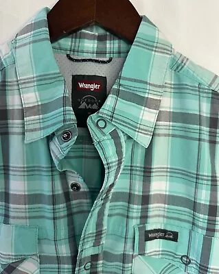 Men’s Wrangler Full Snap Short Sleeve Shirt Size Medium Regular Fit Aqua Plaid • $21