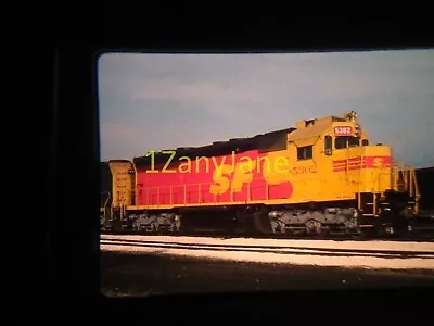 14216 VINTAGE Train Engine Photo 35mm Slide ATSF 5302 SD45 RICHMOND CA MAR 1986 • $9.07